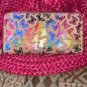 This is a brand new wallet. Never used. Pretty butterflies 🦋 all over it.